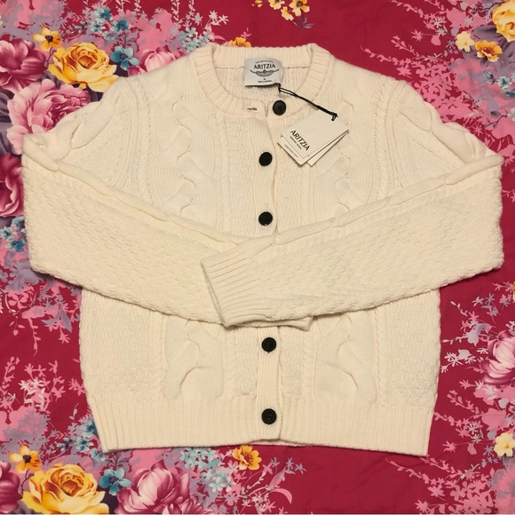 Aritzia cable knit crew cardigan - Picture 2 of 4